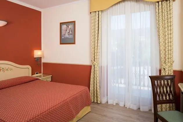Deluxe Tek Büyük Yataklı Oda, Kısmi Deniz Manzaralı