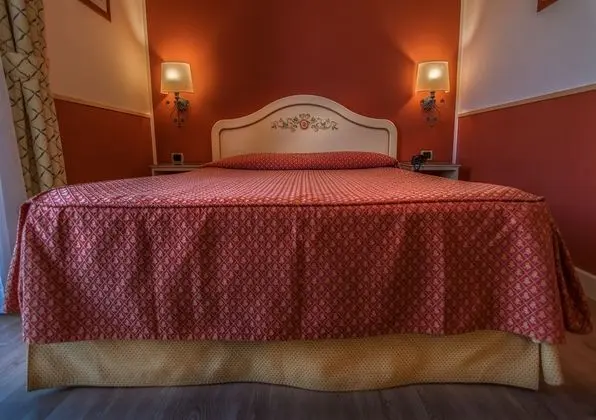 Deluxe Tek Büyük Yataklı Oda, Kısmi Deniz Manzaralı