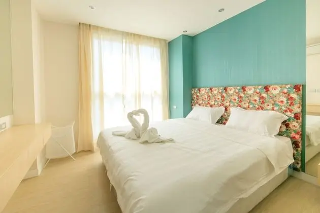 1-Bedroom Condo with Pool View