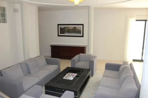 Petit Garden level Room