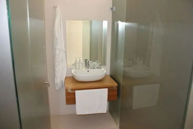 Petit Garden level Room