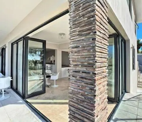 Sea-View Open Plan Top Level Rooms