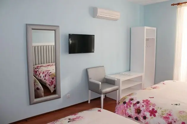 Üç Kişilik Oda
