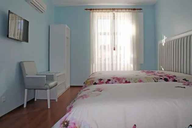 Üç Kişilik Oda