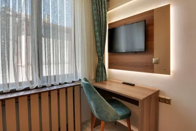 SUIT ROOM