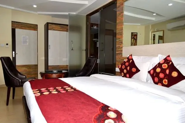 Honeymoon Tek Büyük Yataklı Oda