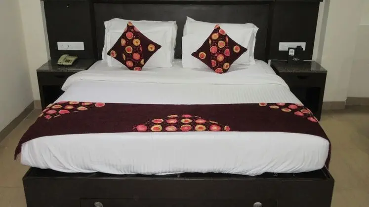 Honeymoon Tek Büyük Yataklı Oda