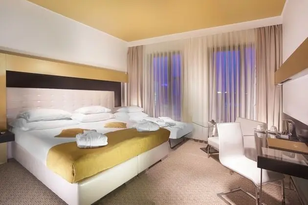 Classic Tek Büyük veya İki Ayrı Yataklı Oda (with Extra Bed )
