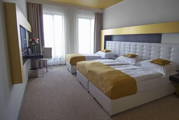 Classic Tek Büyük veya İki Ayrı Yataklı Oda (with Extra Bed )