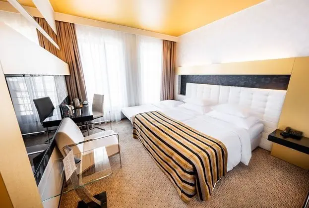 Classic Tek Büyük veya İki Ayrı Yataklı Oda (with Extra Bed )