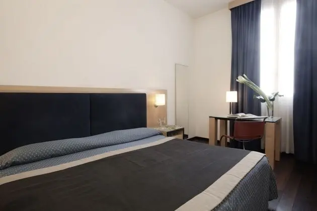 Büyük Yataklı Tek Kişilik Oda