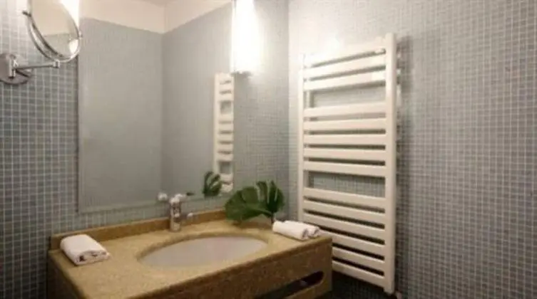 Büyük Yataklı Tek Kişilik Oda