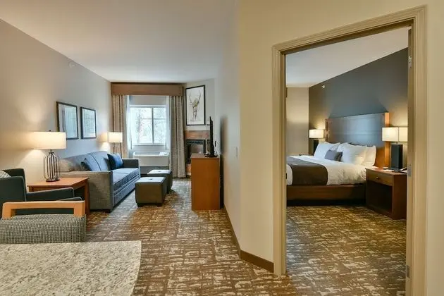 Süit, 1 En Büyük (King) Boy Yatak ve Çekyat (One Bedroom King Suite)