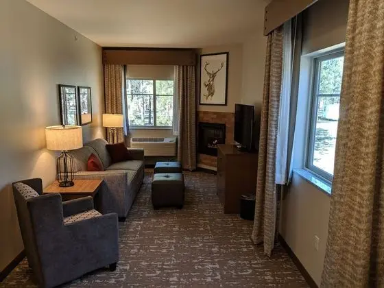 Süit, 1 En Büyük (King) Boy Yatak ve Çekyat (One Bedroom King Suite)