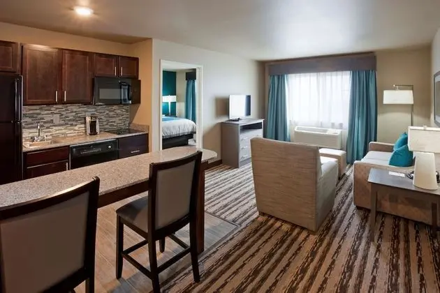 Deluxe King Suite