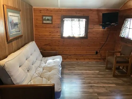 Traditional Kulübe (1)