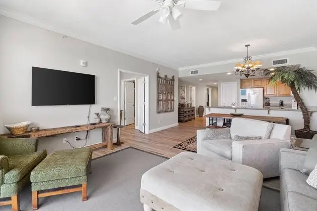Daire (Grandview East 903 (3/2))
