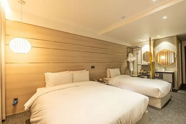 Deluxe Family Twin Room