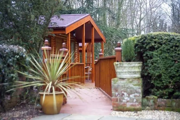 Log Cabin, Accessible Double