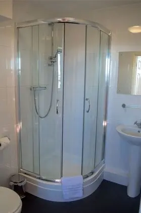 Basic Tek Büyük Yataklı Oda