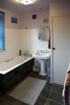 Tek Büyük Yataklı Oda, Ortak Banyo