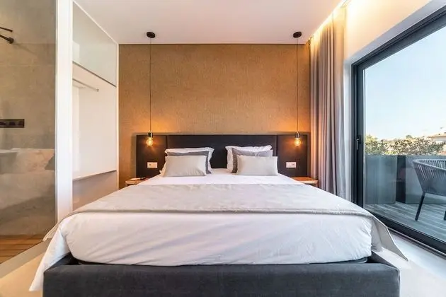 Deluxe Tek Büyük Yataklı Oda, Havuz Manzaralı