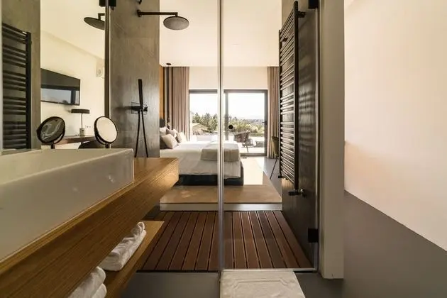 Deluxe Tek Büyük Yataklı Oda, Havuz Manzaralı