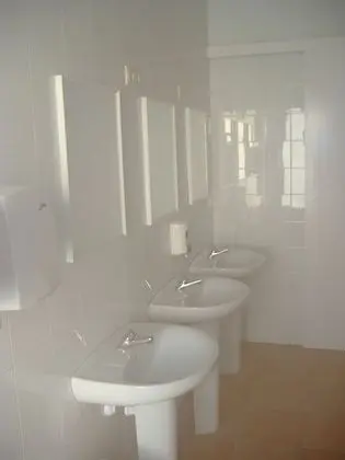 Oda, Karma Ranzalı Oda (34-Bed Dormitory Room)