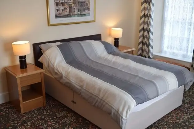 Tek Büyük Yataklı Oda, 1 Çift Kişilik Yatak