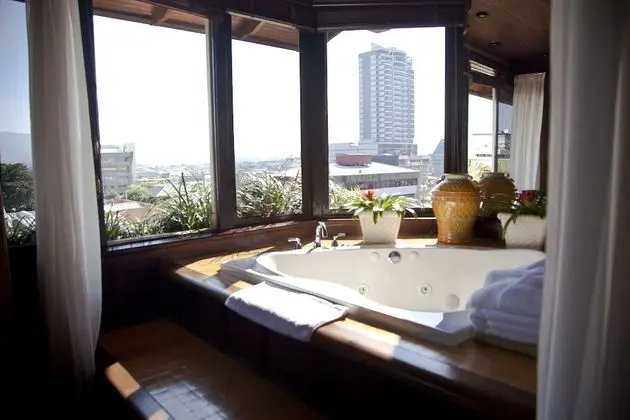 Romantic Süit, 1 En Büyük (King) Boy Yatak, Sıcak Su Küveti, Şehir Manzaralı