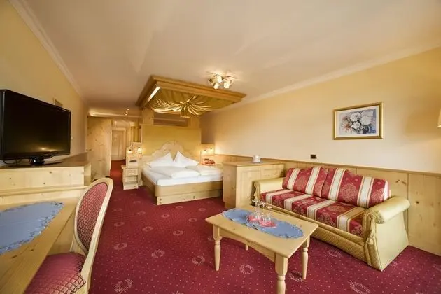 Luxury Süit, 1 Yatak Odası, Balkon, Dağ Manzaralı