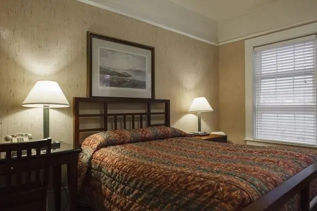 Standard Oda, 1 Büyük (Queen) Boy Yatak, Engellilere Uygun