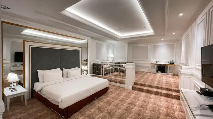 Royal Oda (Suite)