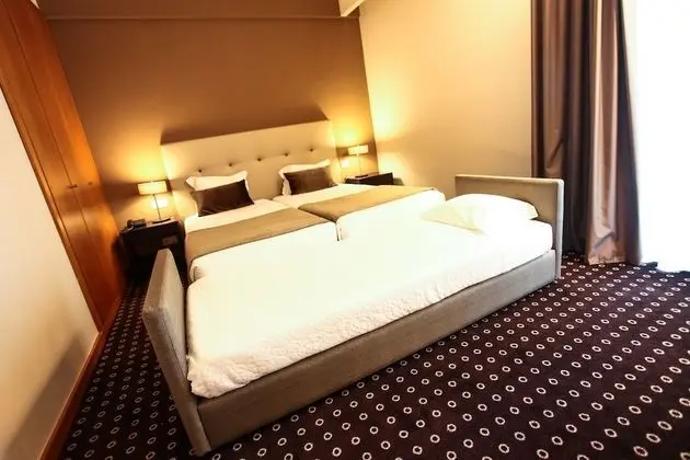Üç Kişilik Oda
