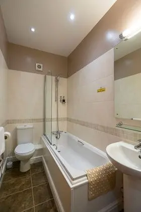 Tek Büyük Yataklı Oda, Banyolu/Duşlu (Shower over Bath (Room 1))