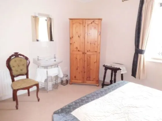 Tek Büyük veya İki Ayrı Yataklı Oda, Banyolu/Duşlu (Room 2)