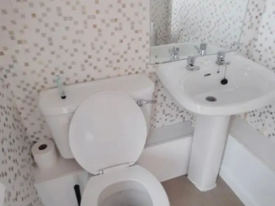 Tek Büyük veya İki Ayrı Yataklı Oda, Banyolu/Duşlu (Room 2)