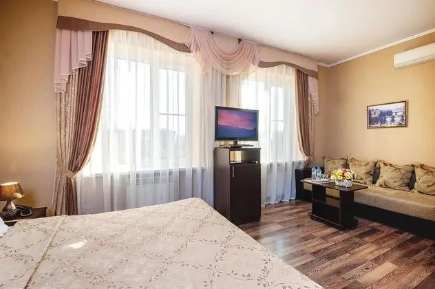 Standard Oda, 1 Çift Kişilik Yatak ve Çekyat
