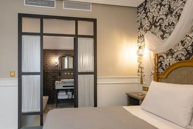 Standard Tek Büyük Yataklı Oda