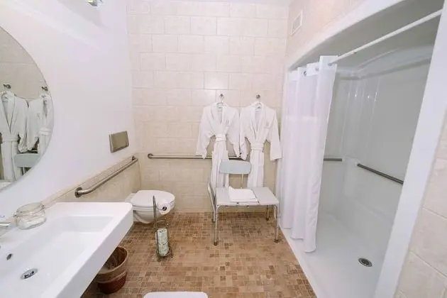 Senior Tek Büyük Yataklı Oda