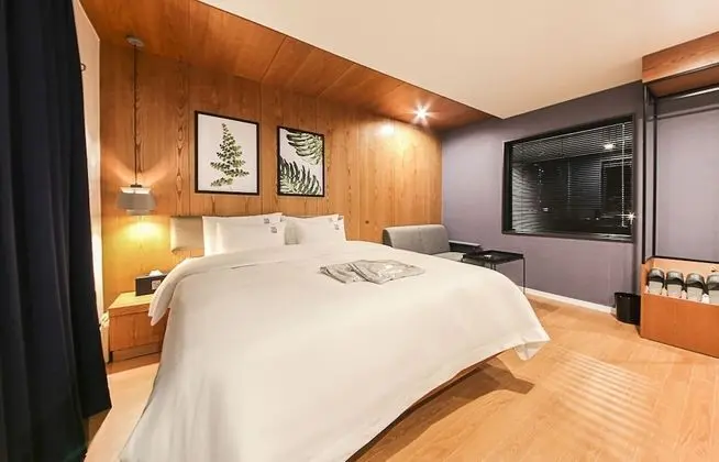 Deluxe Tek Büyük Yataklı Oda