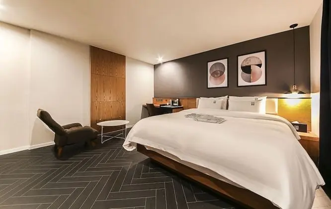 Deluxe Tek Büyük Yataklı Oda