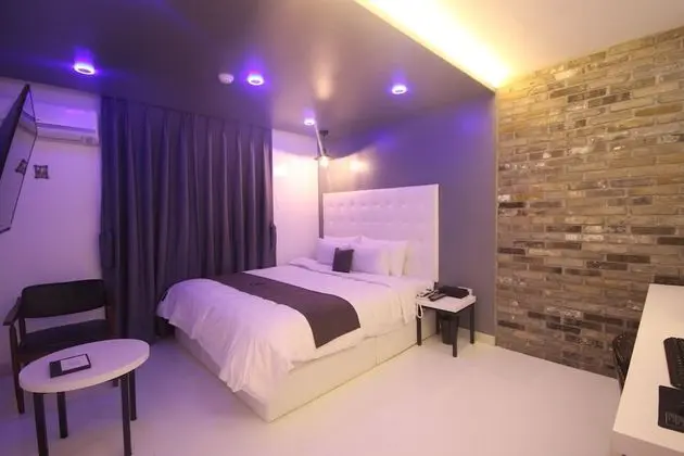 Premium Tek Büyük Yataklı Oda