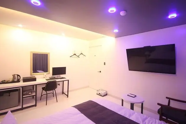 Premium Tek Büyük Yataklı Oda