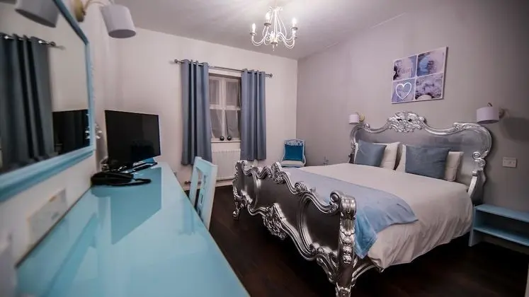 Basic Tek Büyük veya İki Ayrı Yataklı Oda