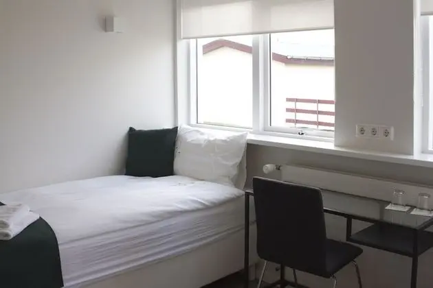 İki Ayrı Yataklı Oda, Ortak Banyo