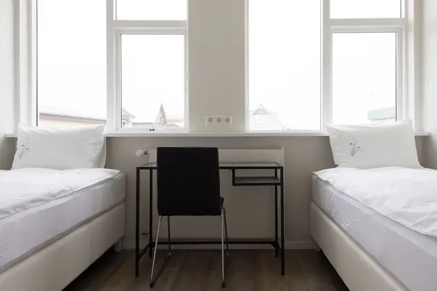 İki Ayrı Yataklı Oda, Ortak Banyo