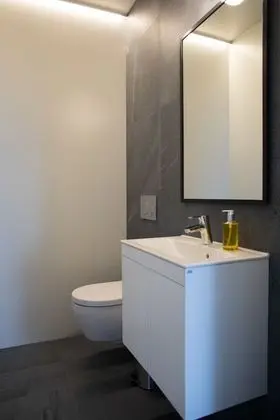 İki Ayrı Yataklı Oda, Ortak Banyo