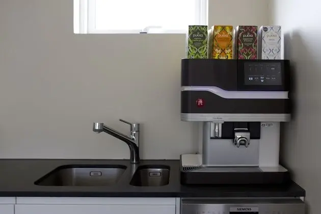 İki Ayrı Yataklı Oda, Ortak Banyo