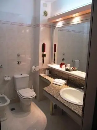 Büyük Yataklı Tek Kişilik Oda